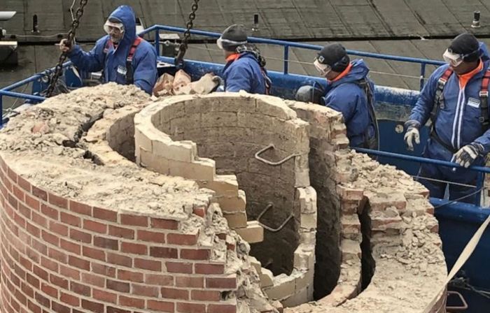 Abbruch Kamin in Handarbeit