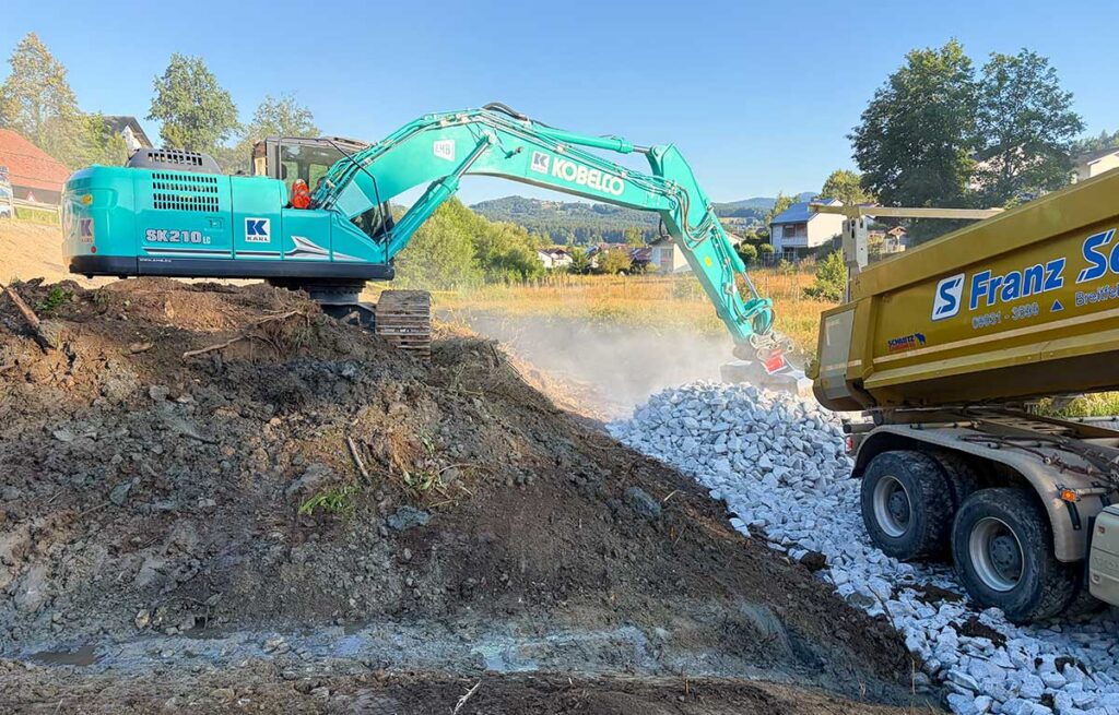 Kobelco Bagger im Einsatz bei Baugrundverbesserung in Auerbach