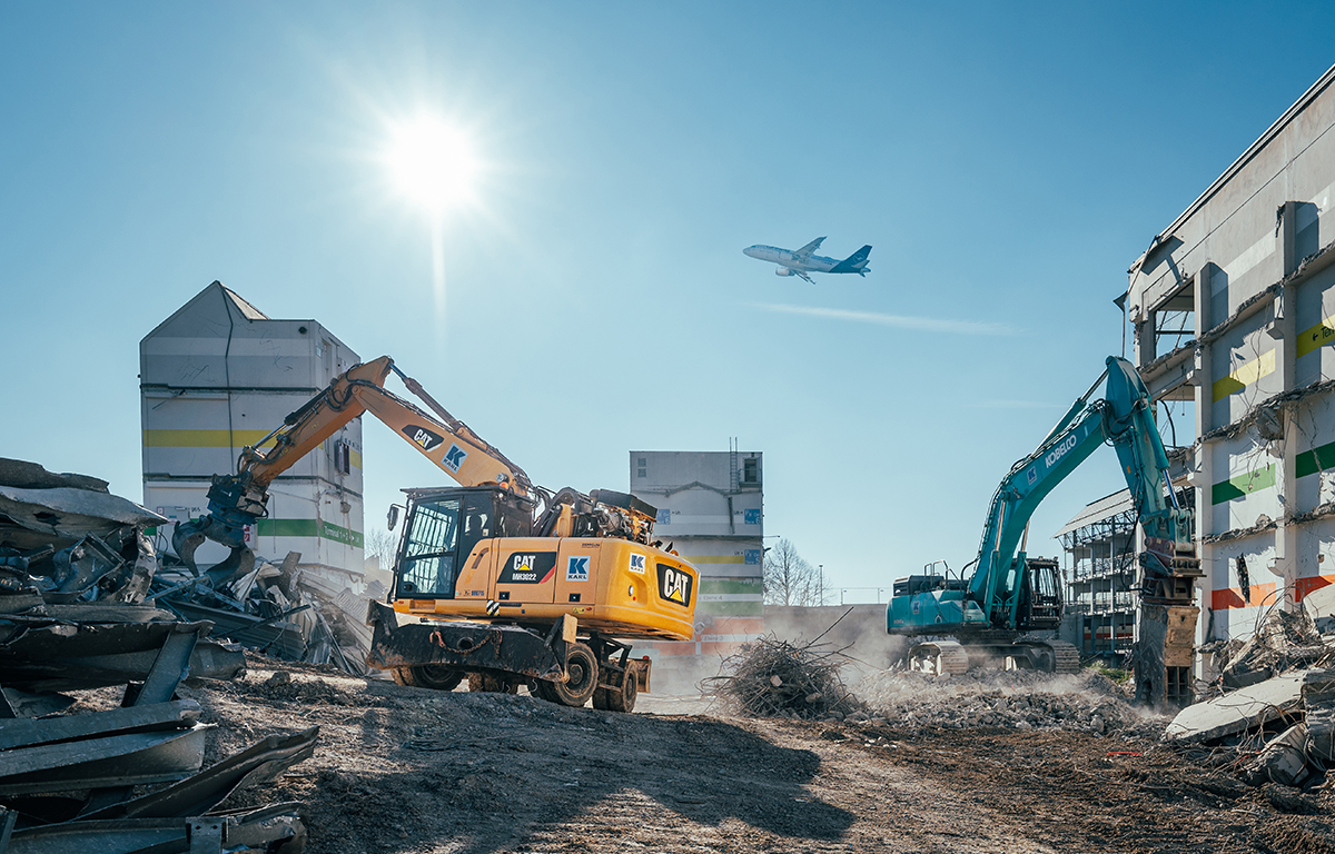 Abbruch des Parkhauses P8 am Flughafen München durch KARL Bau