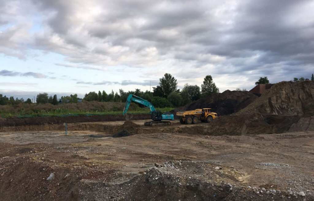 Bagger in Glashütte Achern auf der Baustelle