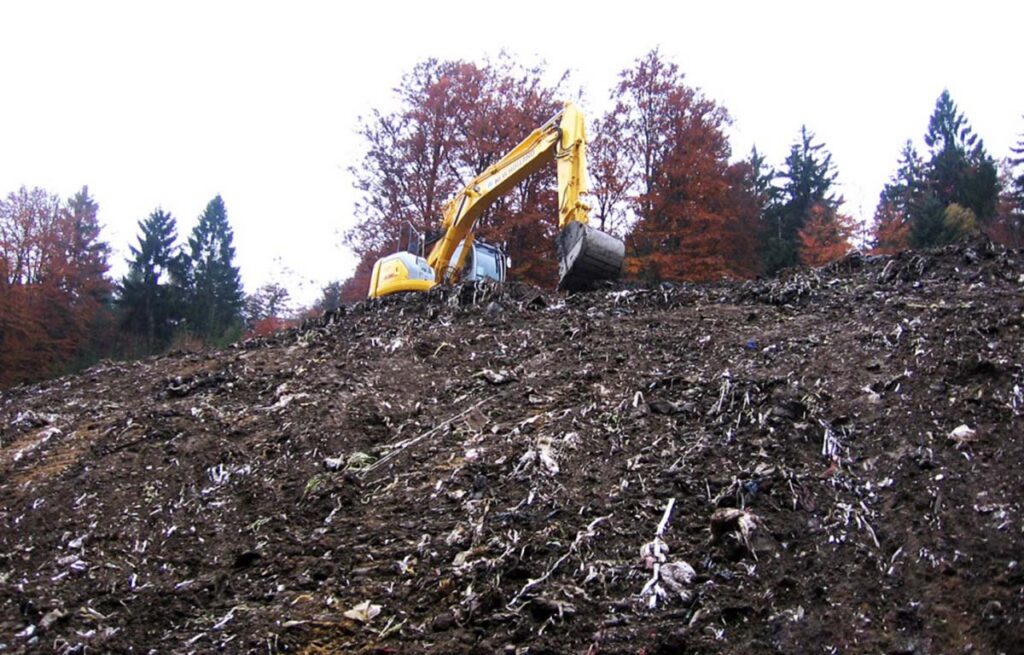 Reutherfurt Deponie mit Bagger