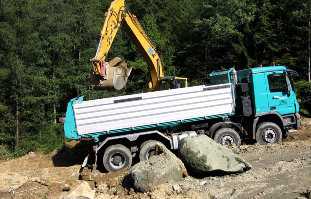 Reutherfurt Deponie mit LKW von KARL Bau