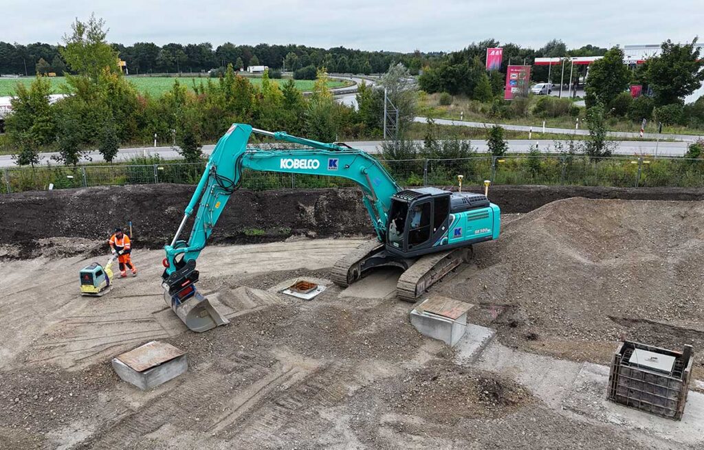 Olching Erd- und Tiefbau mit Kobelco Bagger