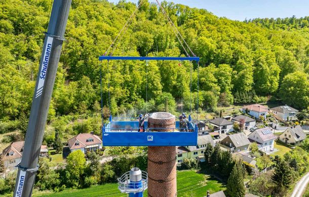 Abbruch von Kamin mit Arbeitsbühne durch Spezialverfahren von KARL Bau